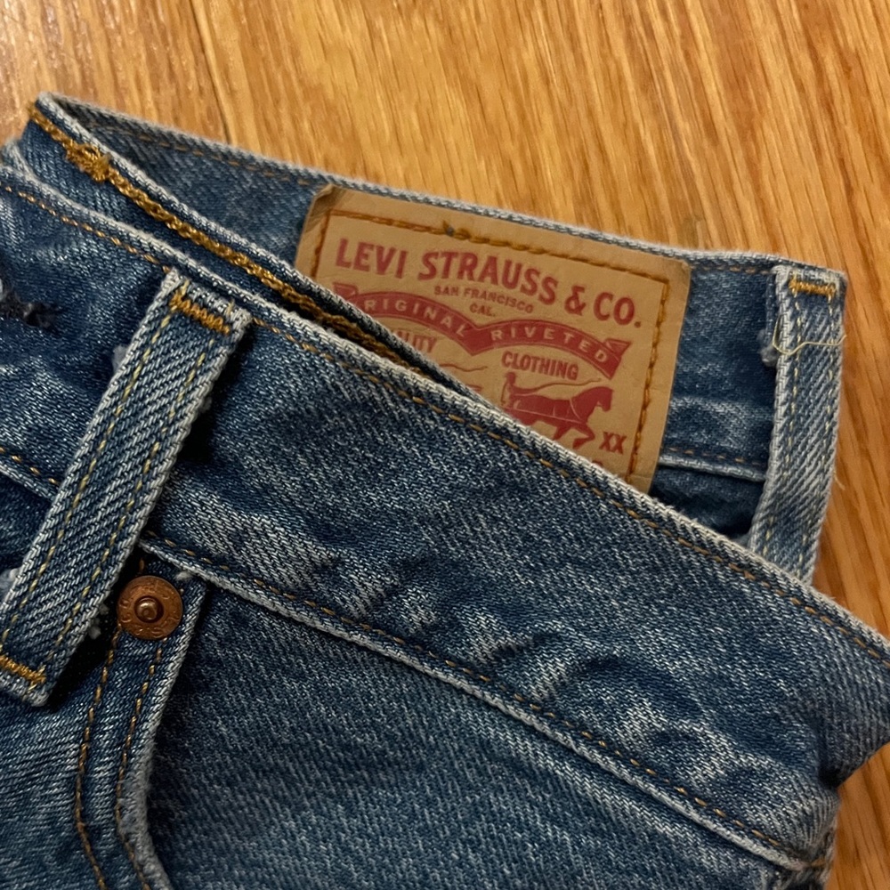 LEVIS high rise denim shorts